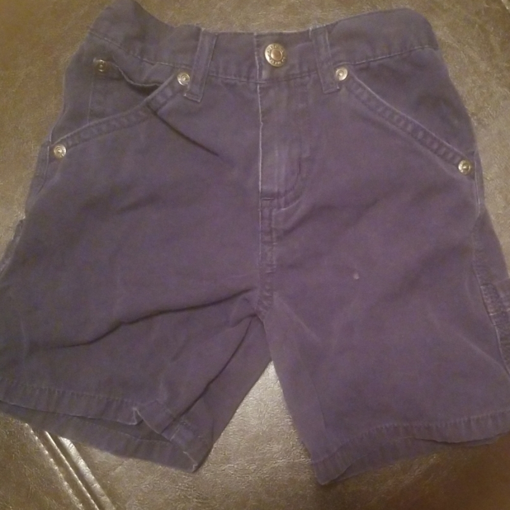2t black shorts